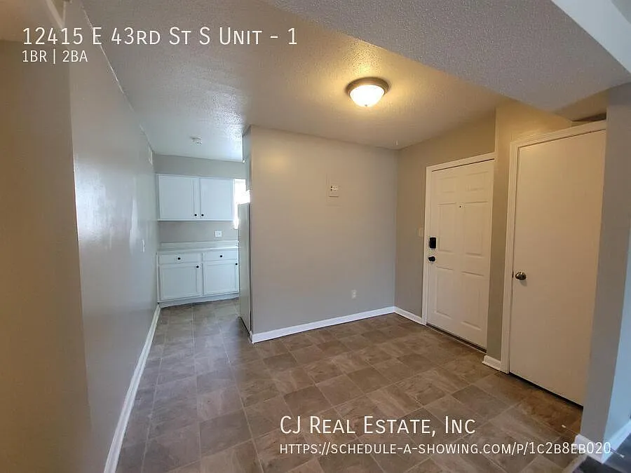 1 bed, 1.5 bath, $795 — Photo 4