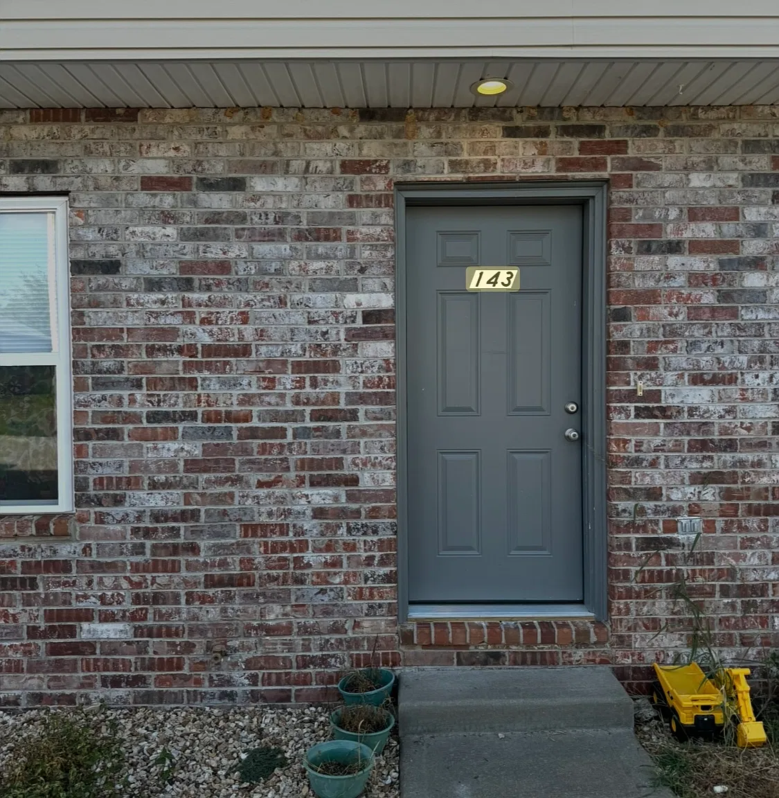143 W Terrace Ct — Photo 1