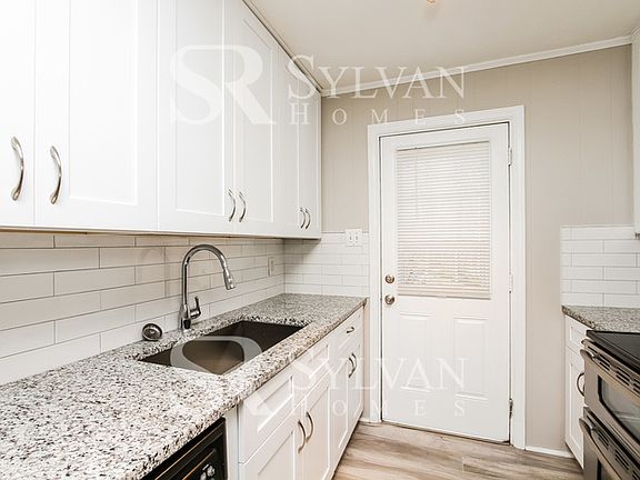 4th image of 1702 Lakeview Dr