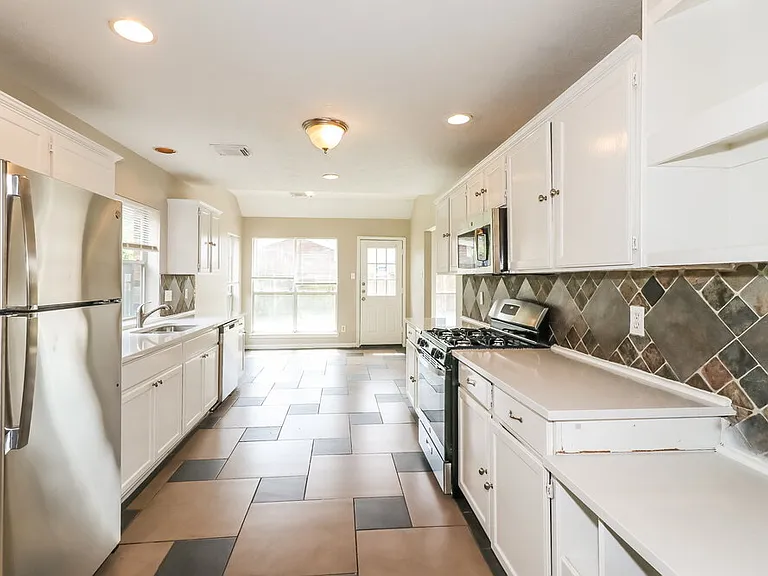 6207 Hampton Oak Ct — Photo 9