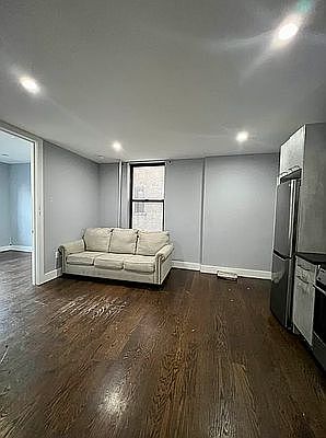 3rd image of 370 E 23rd St #2R