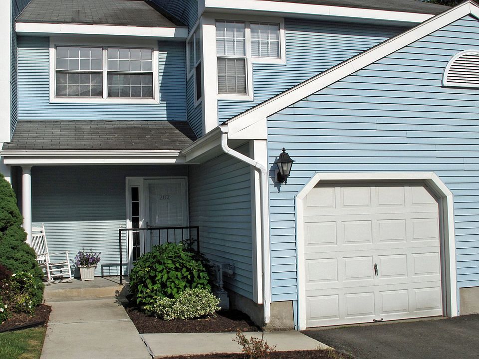 1st image of 202 Redstone Cir