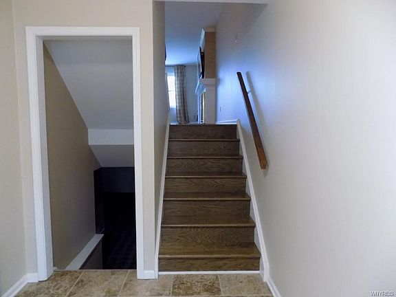 4th image of 120 Bridle Path