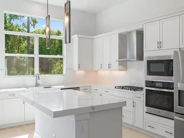 228 SE Via Sangro, Port Saint Lucie, FL 34952