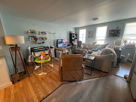 3rd image of 3139 42nd St #2