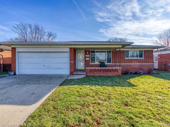 27358 Newport Dr, Warren, MI 48088