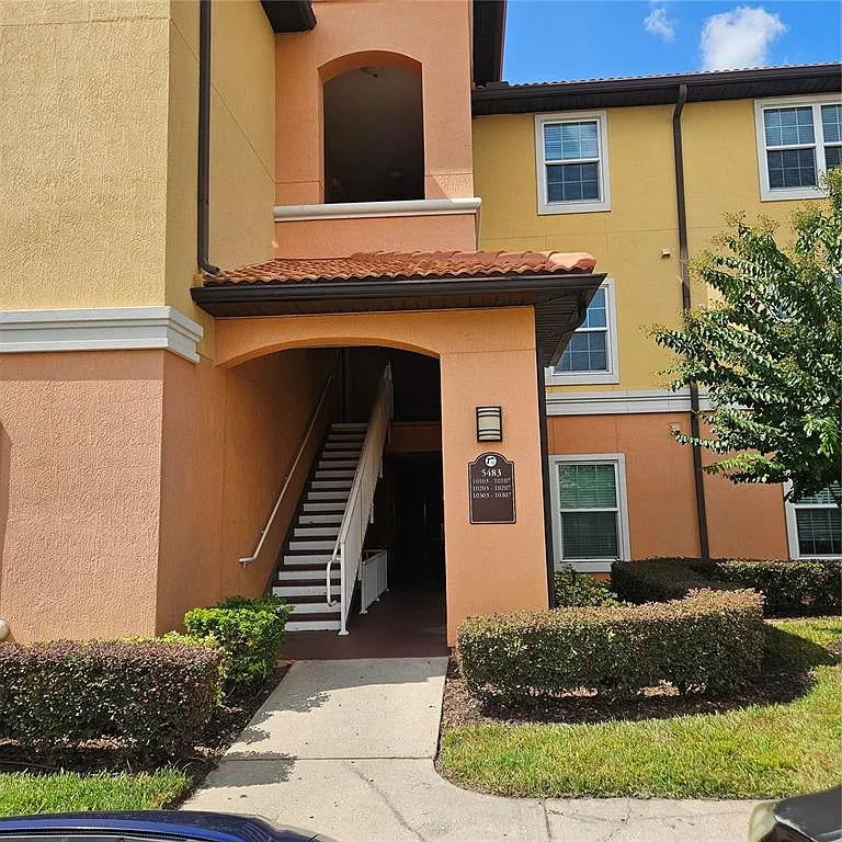 2 bed, 2.0 bath, 1043 sqft, $1,700 — Photo 3