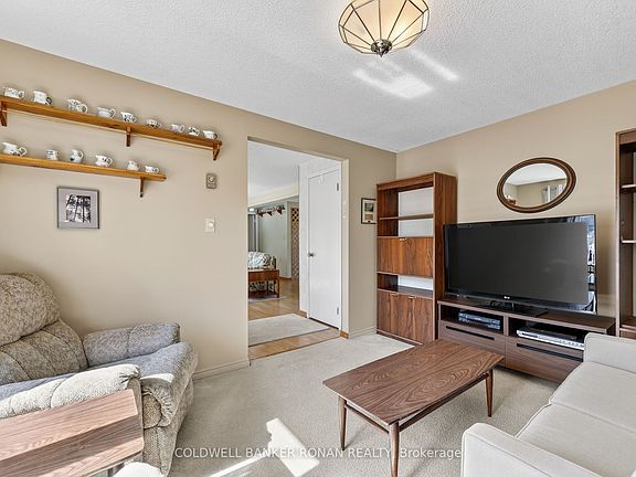4th image of 4 Tecumseth Pines Dr