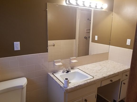 3rd image of 416 Greencrest Dr