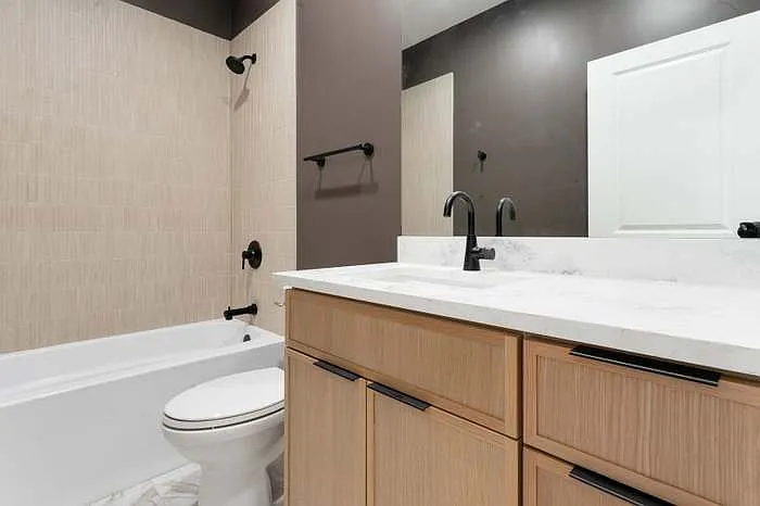 6404 S Vernon Ave #2 — Photo 8