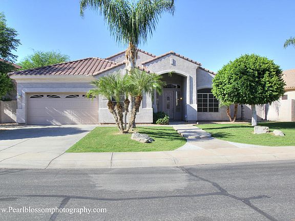 2nd image of 724 W Carob Pl