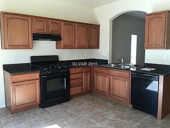 5th image of 10482 Gabaldon St