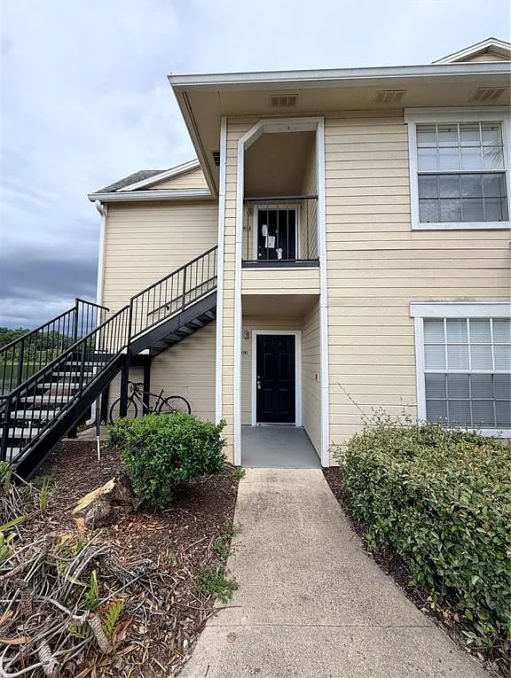 2 bed, 2.0 bath, 934 sqft, $1,675 — Photo 2