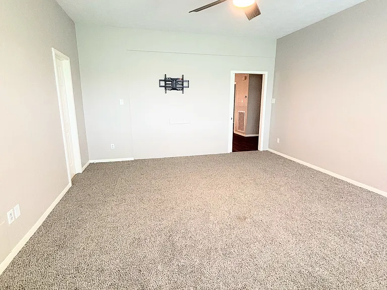 2510 Vermillion Dr — Photo 13