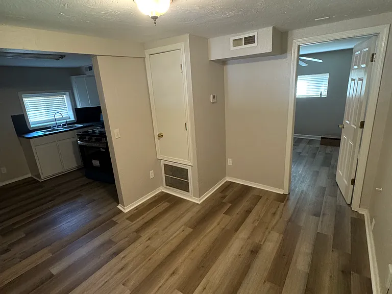523 S Pine St — Photo 3