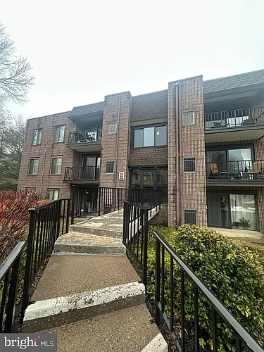 27 Oakridge Dr #2 Photo 1