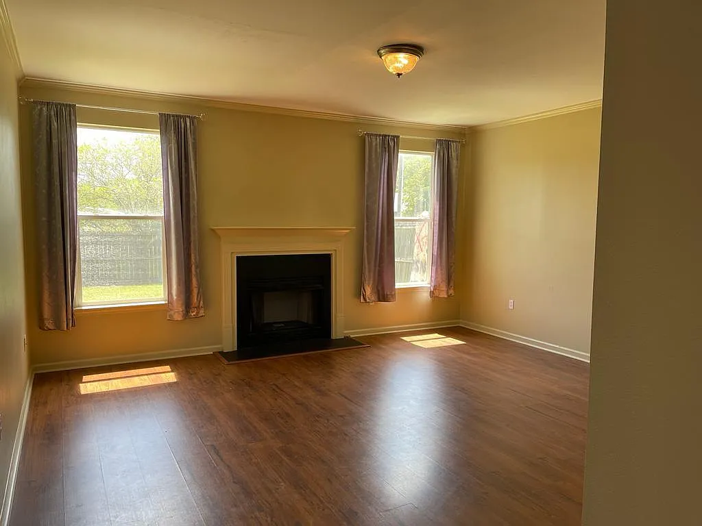 10037 Sandhill Ct — Photo 3