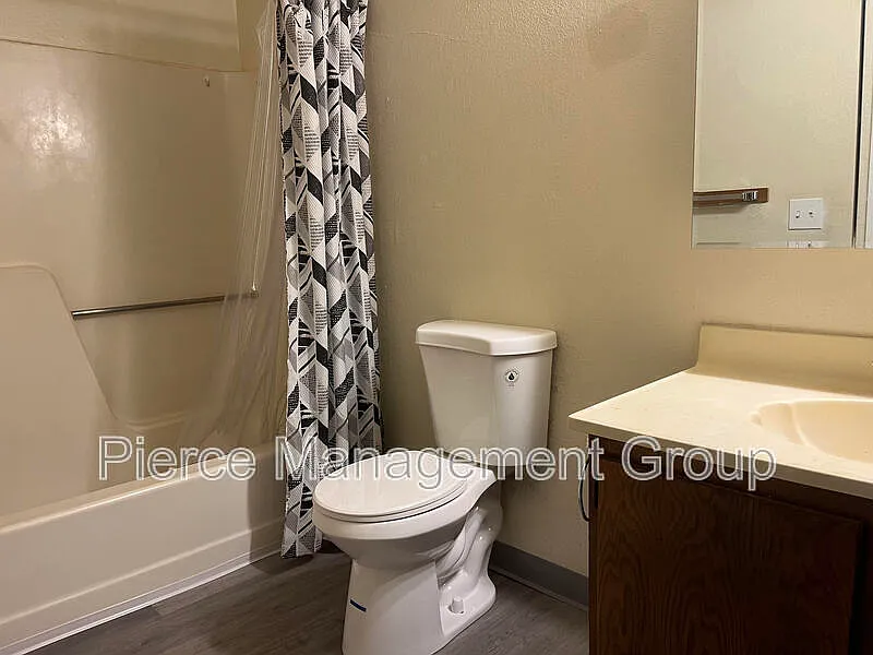 2 bed, 1.0 bath, 700 sqft, $1,700 — Photo 3