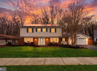 13113 Madonna Ln, Fairfax, VA 22033