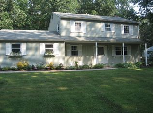 10 Grays Ln, Elverson, PA 19520