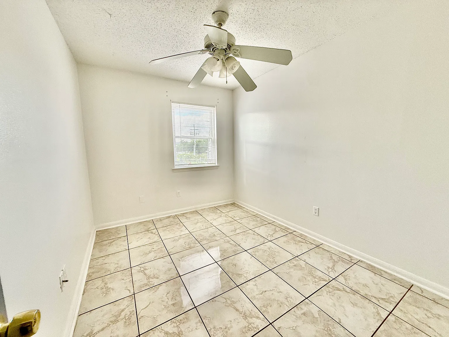 2 bed, 900 sqft, $1,150 — Photo 3