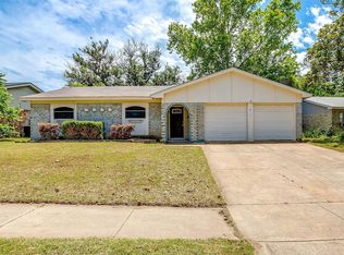 817 Skelly St, Crowley, TX 76036