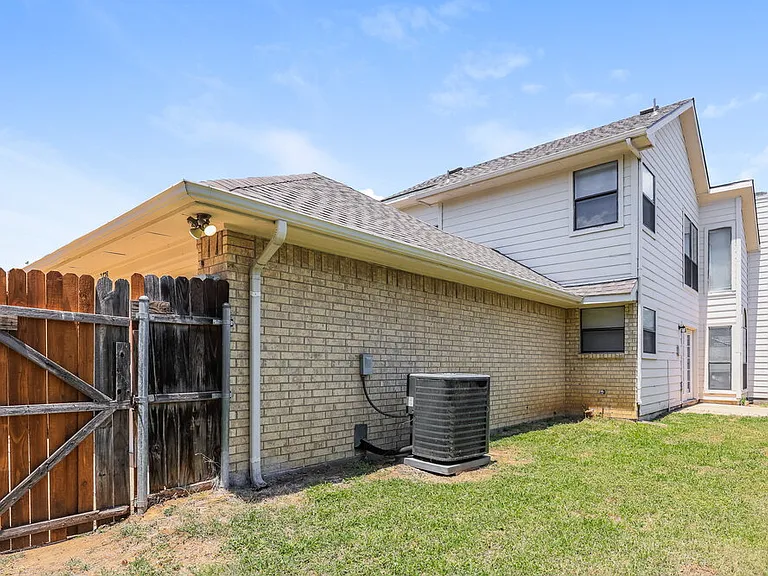 2728 Oak Bend Ln — Photo 17
