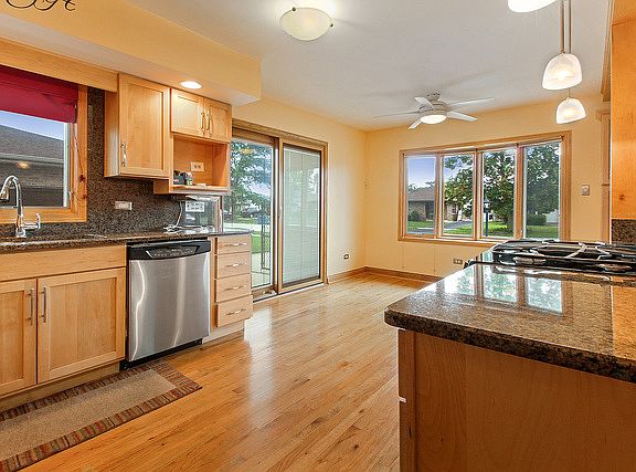 3rd image of 5309 W 138th St