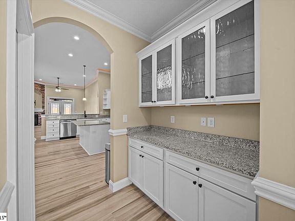 4th image of 402 Grantleigh Ct