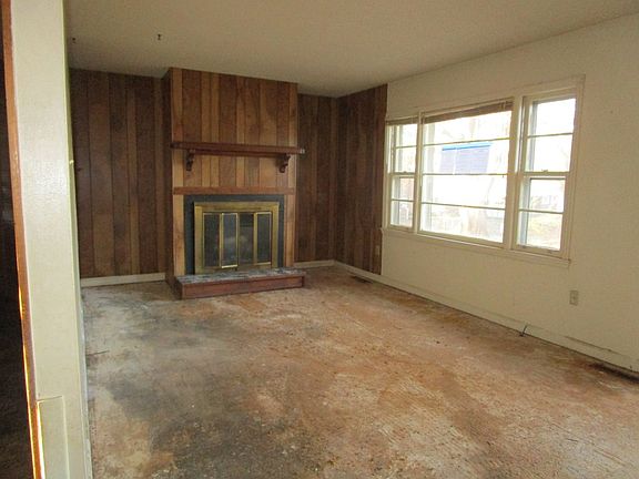 2nd image of 110 Glencrest Ct