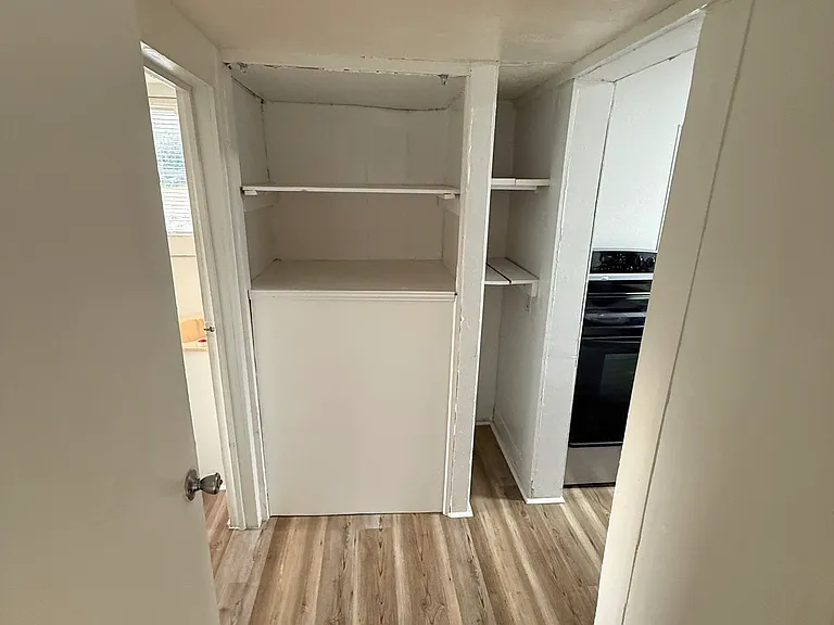 231 N Cotton St — Photo 7