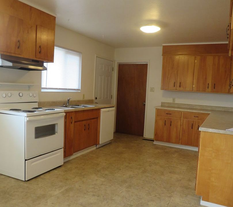 1st image of 644 S Shasta St