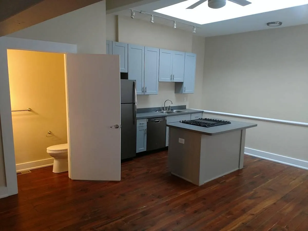 2 bed, 1.5 bath, 1200 sqft, $1,600 — Photo 4