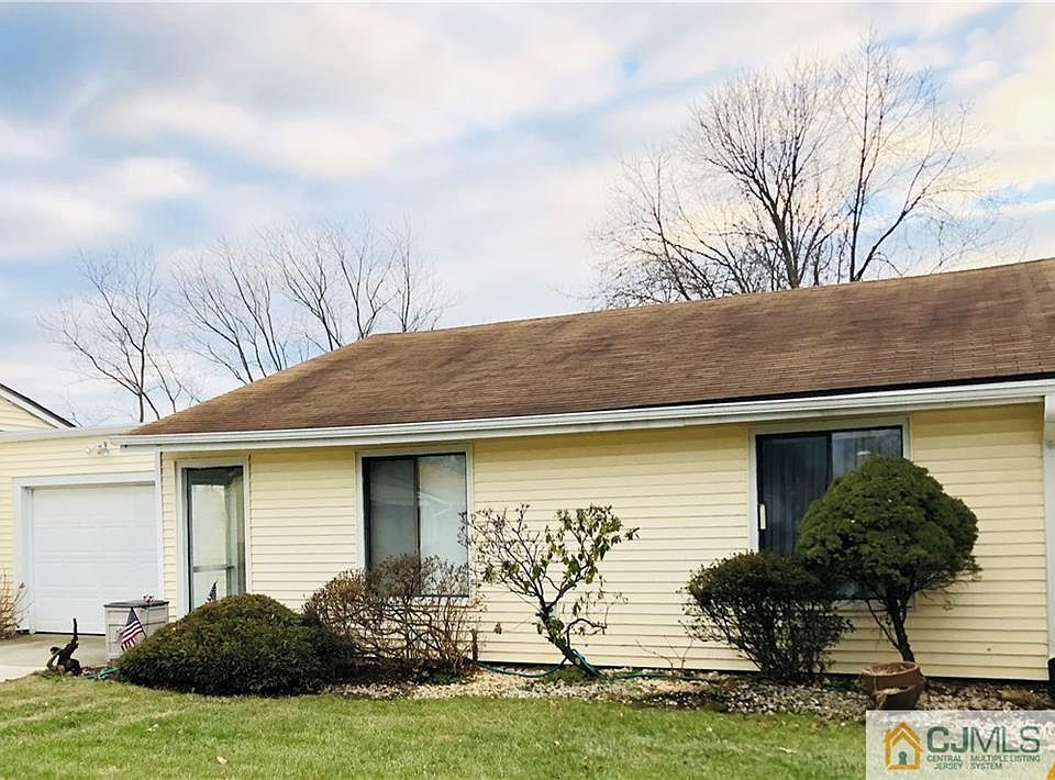 1st image of 60B Essex Rd #60B