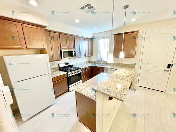 2nd image of 925 W End St