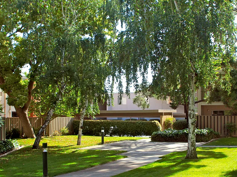 Halford Gardens Apartments — Photo 16