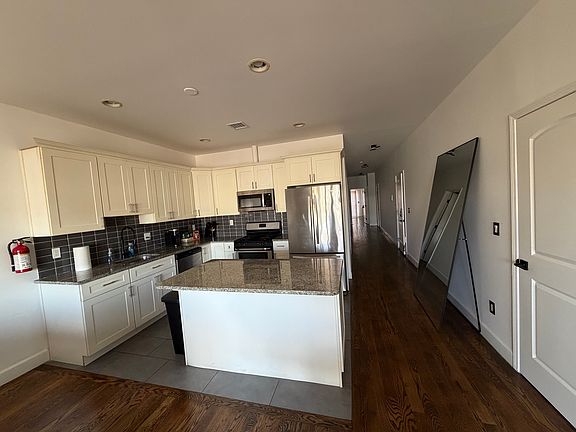 5th image of 192 Arlington Ave #B