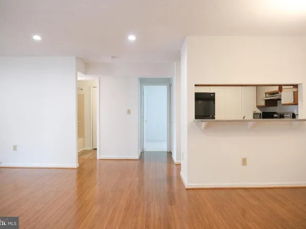 6941 Mary Caroline Cir APT H, Alexandria, VA 22310