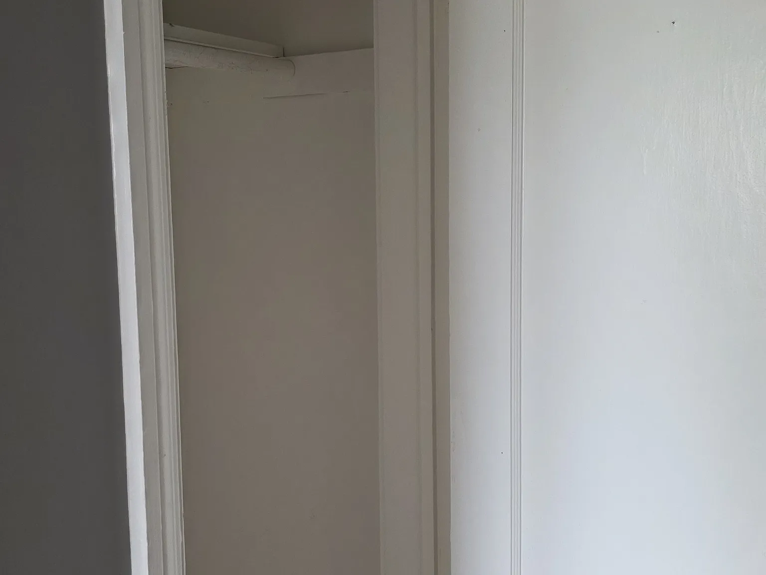 3 bed, 1.5 bath, 1008 sqft, $2,100 — Photo 3