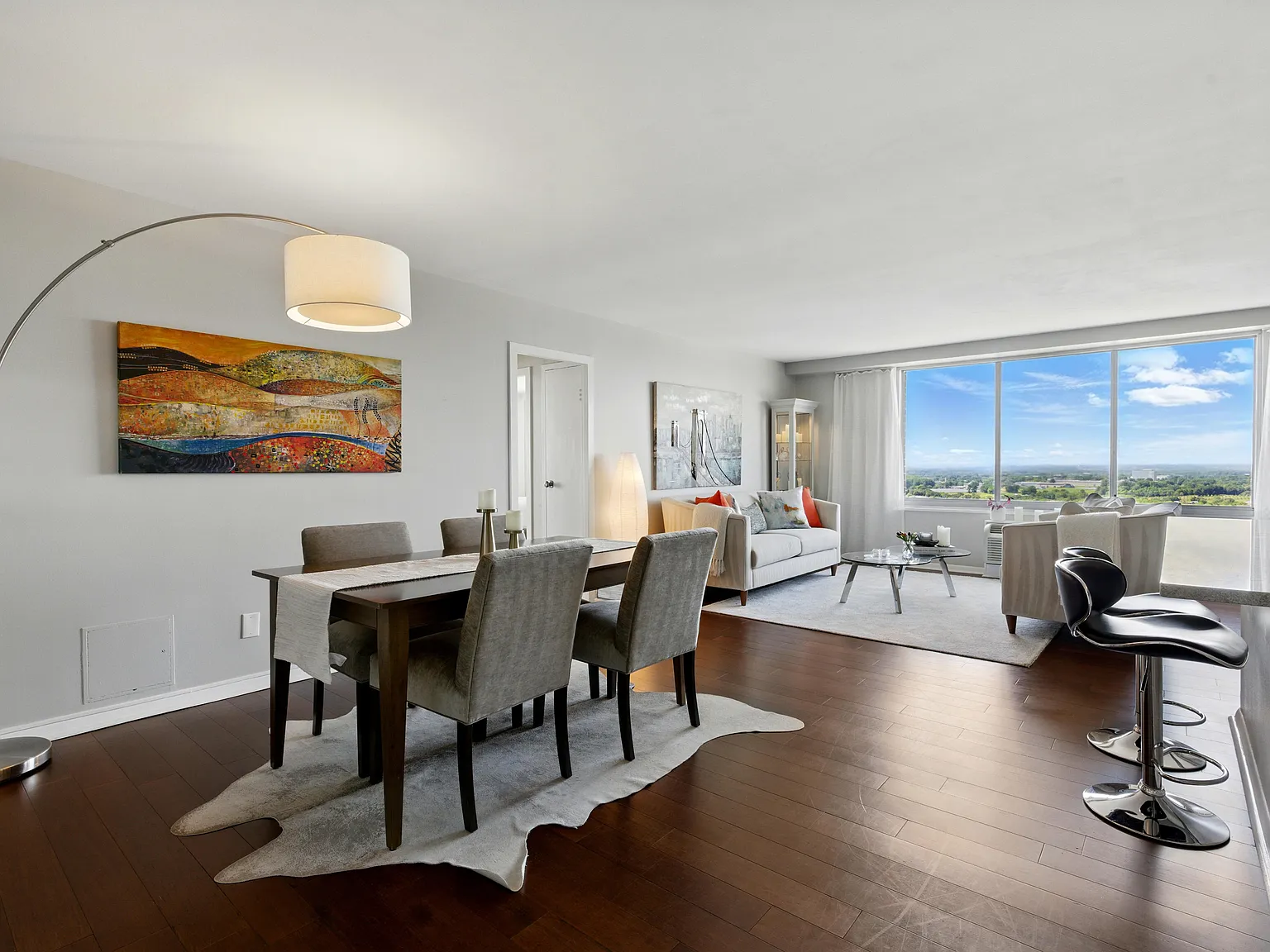 3 bed, 1440 sqft, $3,300 — Photo 2