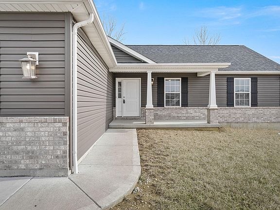 3rd image of 116 Palace Way Dr