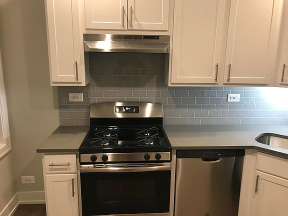 3rd image of 1931 W Winona St #3F