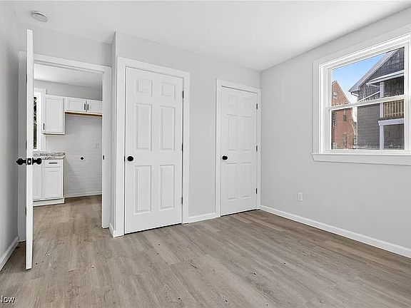 3rd image of 833 E 156th St