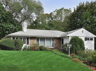 6 Evelyn Rd, Port Washington, NY 11050