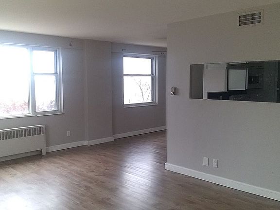 3rd image of 11850 Edgewater Dr APT 211