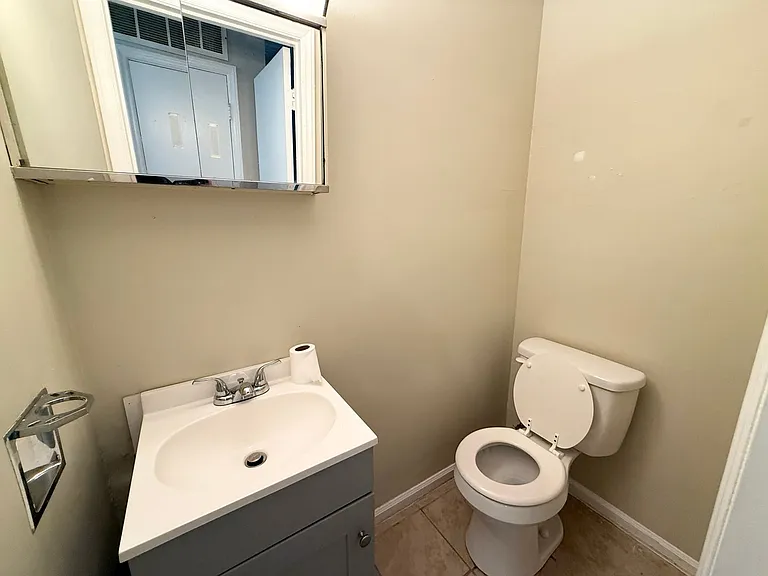 405 17th Ave NE #5 — Photo 10