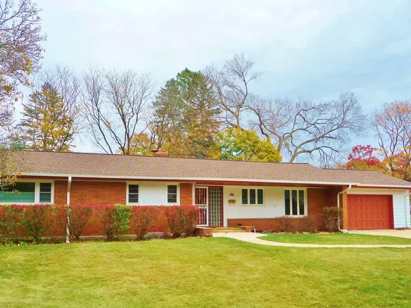 711 Woodlane Ave, Rockford, IL 61107