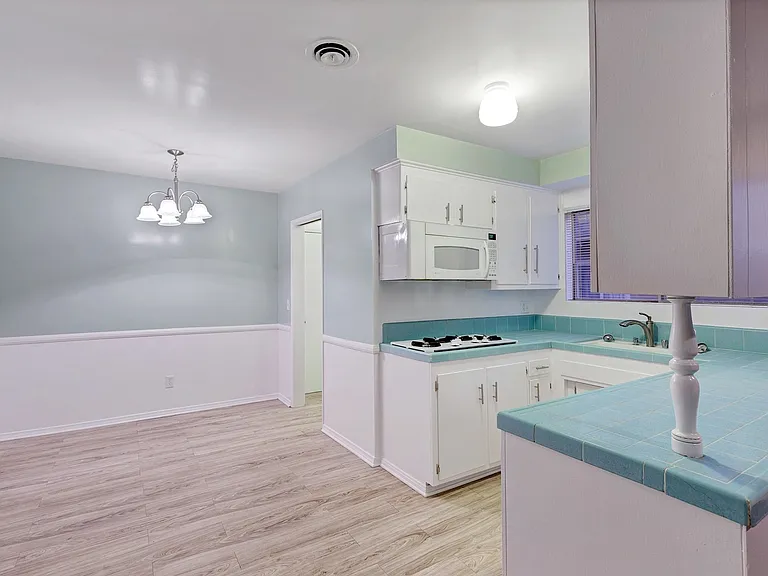 9767 Rhea Ave — Photo 7