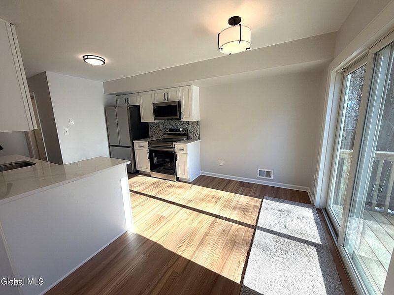 4th image of 27 Woodside Drive