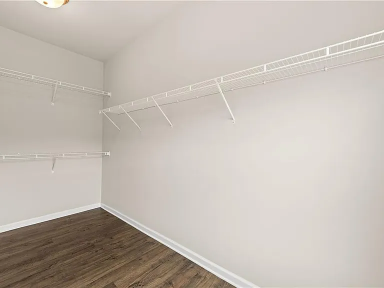 1098 Township Sq — Photo 31